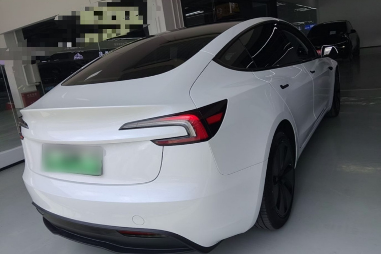 Tesla Model 3 2024 car image #4
