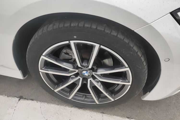 BMW 3 Series 2021 car image #9