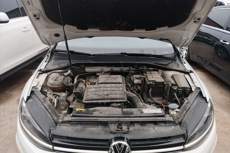 Volkswagen Golf 2019 car image #20