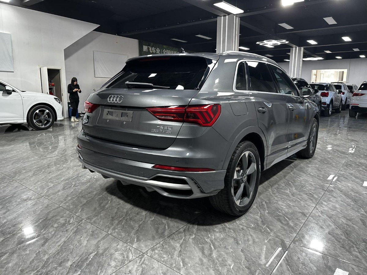 Audi Q3 2022 car image #7