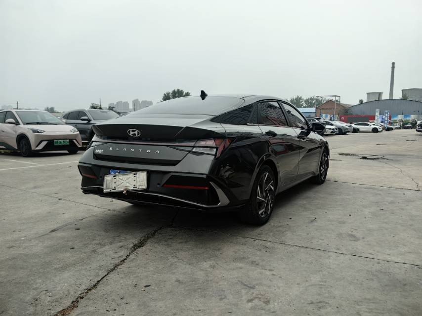 Hyundai Elantra 2023 car image #9