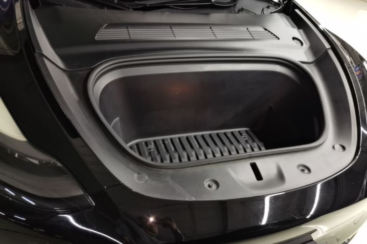 Tesla Model Y 2021 car image #20