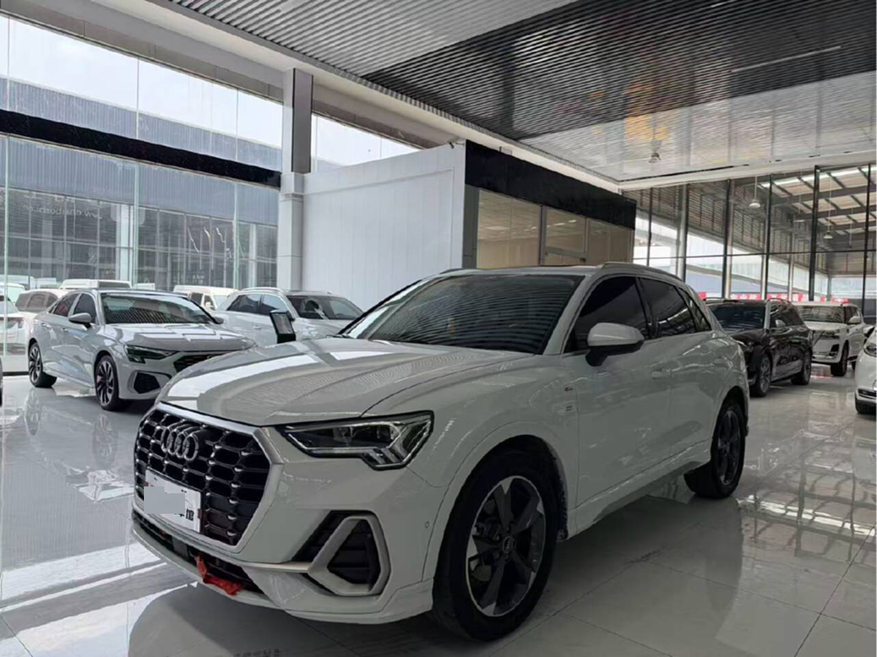 Audi Q3 2022 car image #2