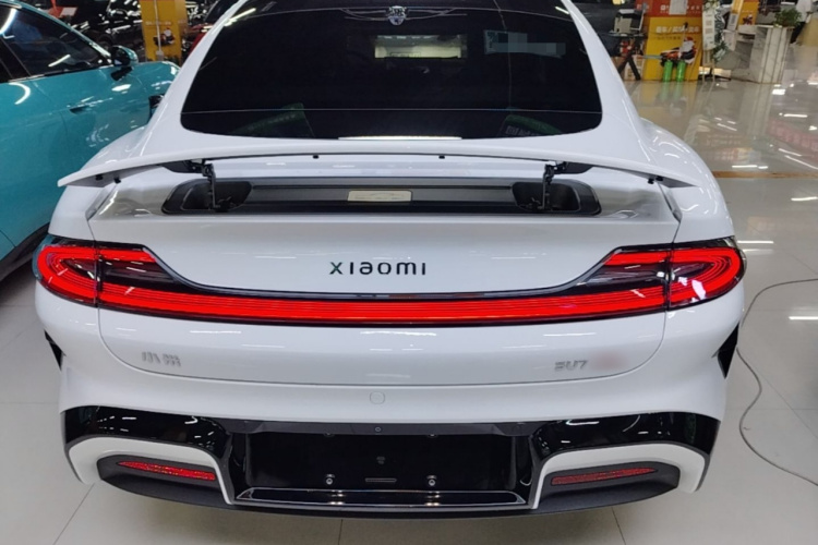 MI SU7 2025 immagine di auto #6