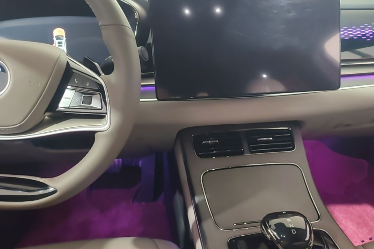 BYD Han 2024 car image #10