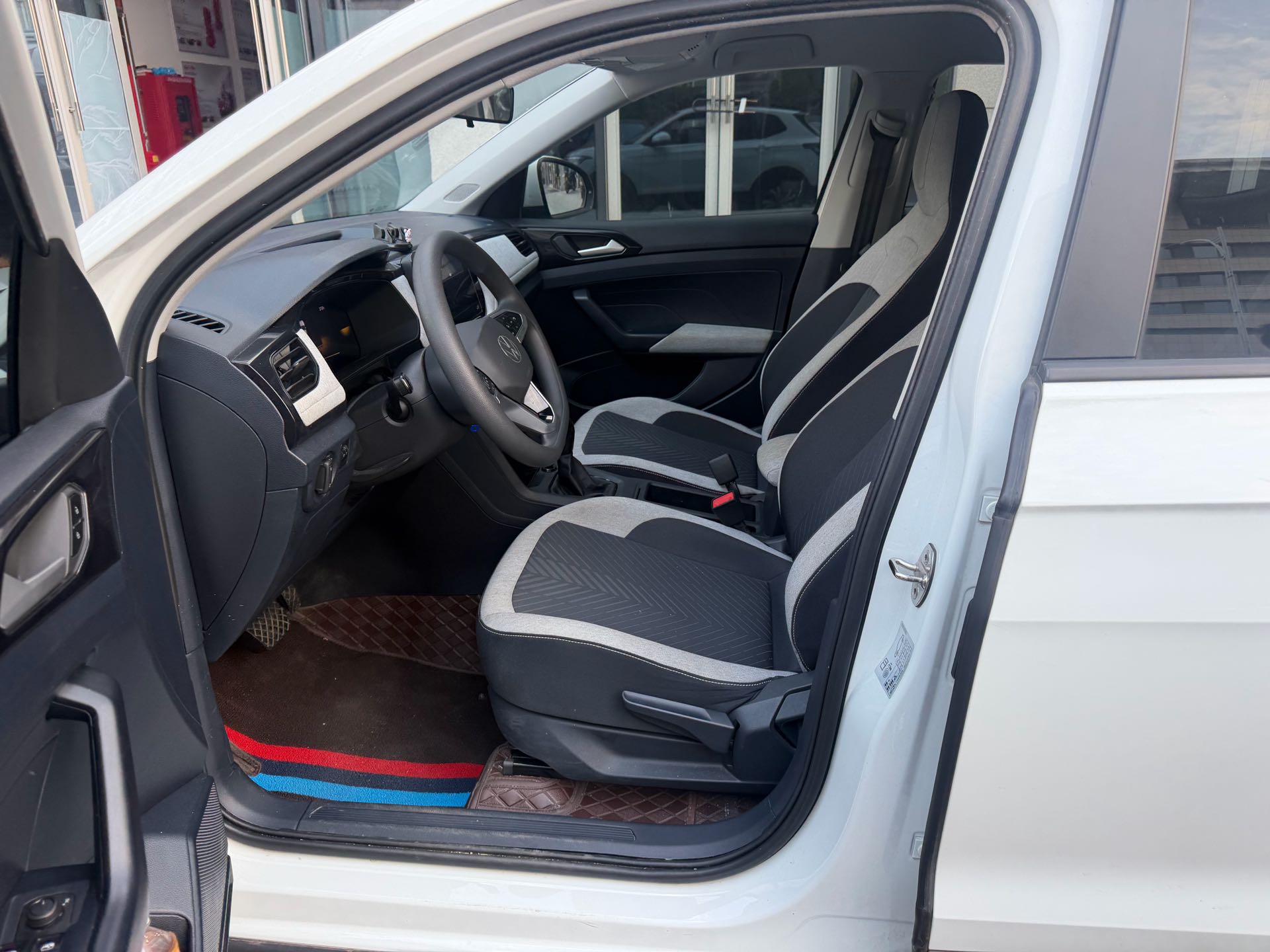 Volkswagen Tharu 2025 immagine di auto #3