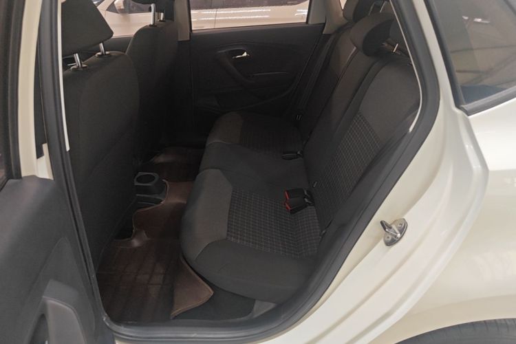Volkswagen Polo 2018 car image #17