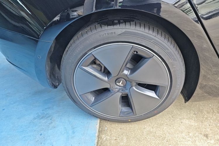 Tesla Model 3 2023 car image #10