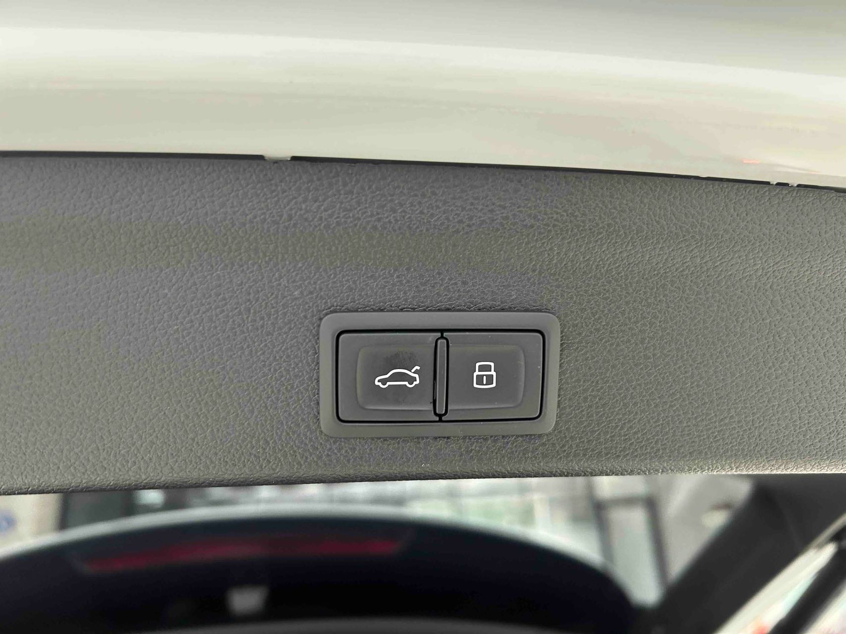 Audi Q3 2022 car image #13