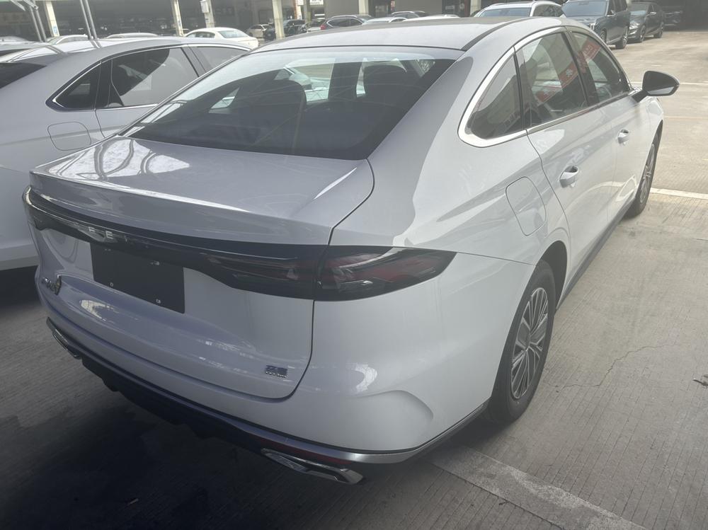 GEELY Emgrand 2026 #4 GEELY Emgrand 2026 car image #4