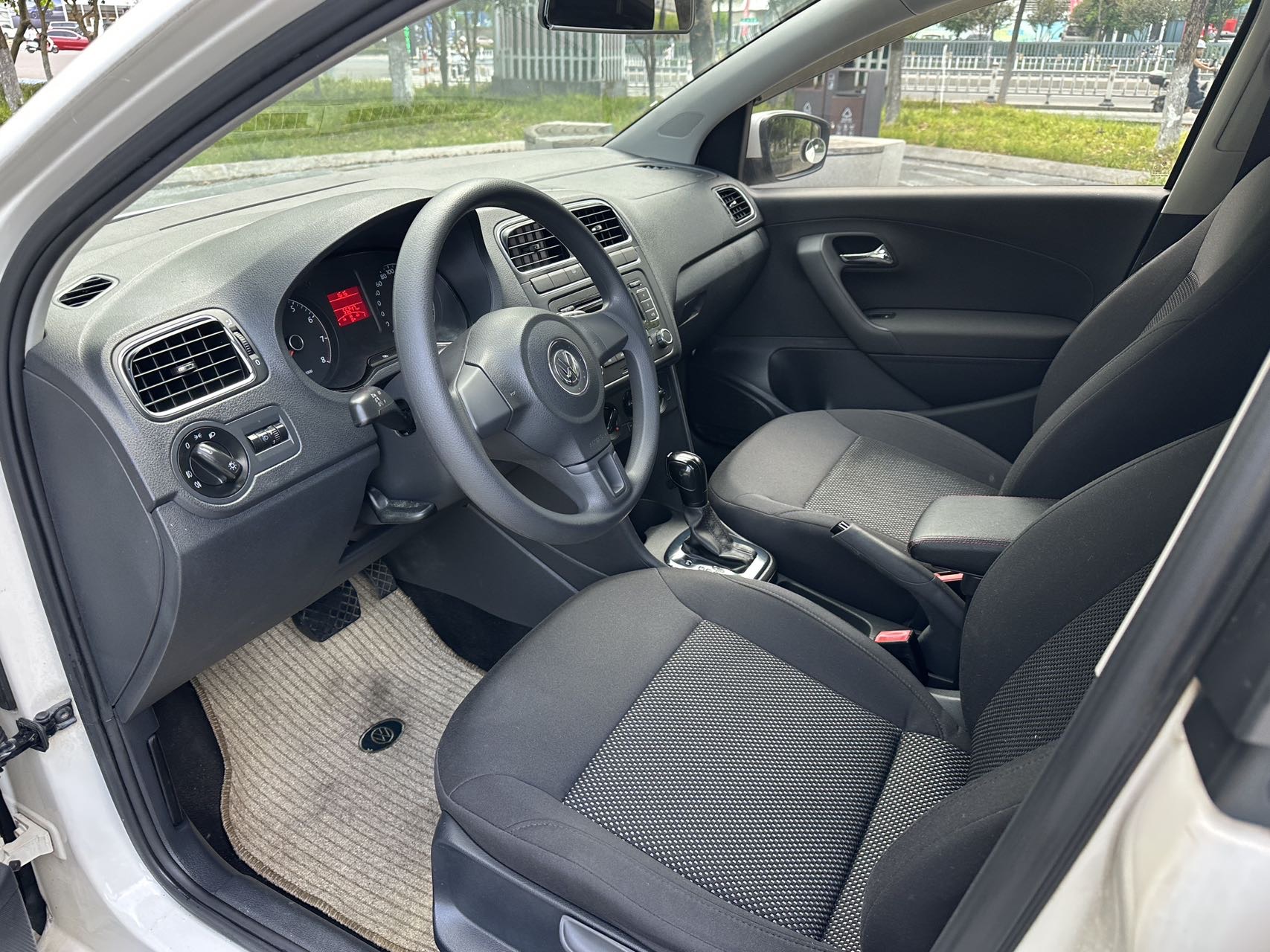 Volkswagen Polo 2013 #9 Volkswagen Polo 2013 car image #9