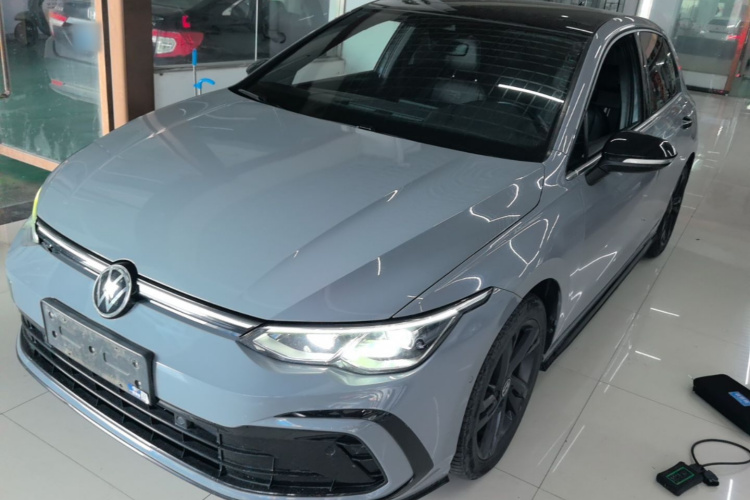 Volkswagen Golf 2022 car image #2