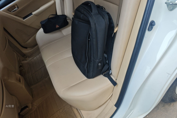 2015 car image #19