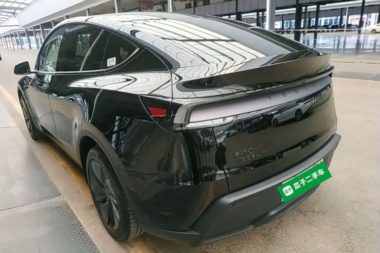 Tesla Model Y 2026 #5 Tesla Model Y 2026 immagine di auto #5