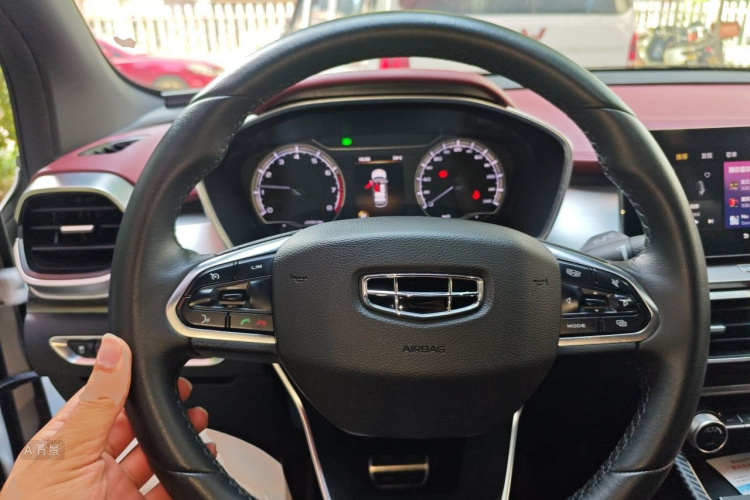 GEELY Coolray 2020 car image #12