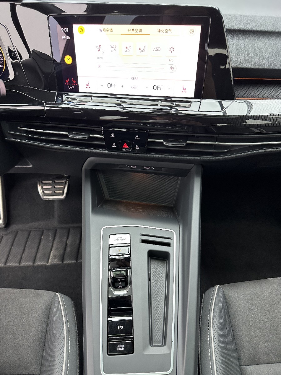 Volkswagen Golf 2023 car image #14