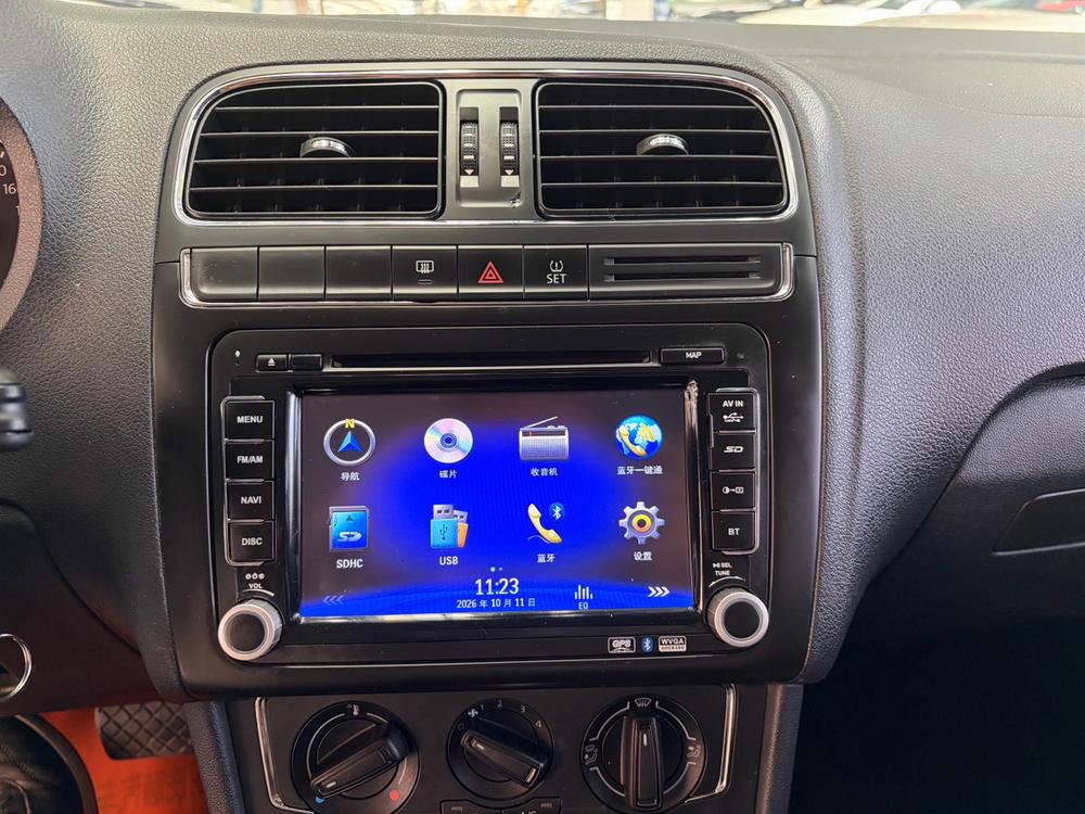 Volkswagen Polo 2016 car image #11
