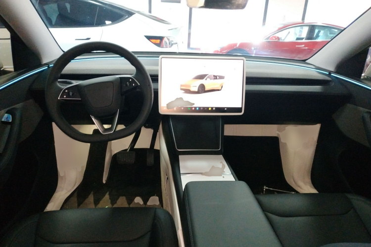 Tesla Model Y 2025 car image #10
