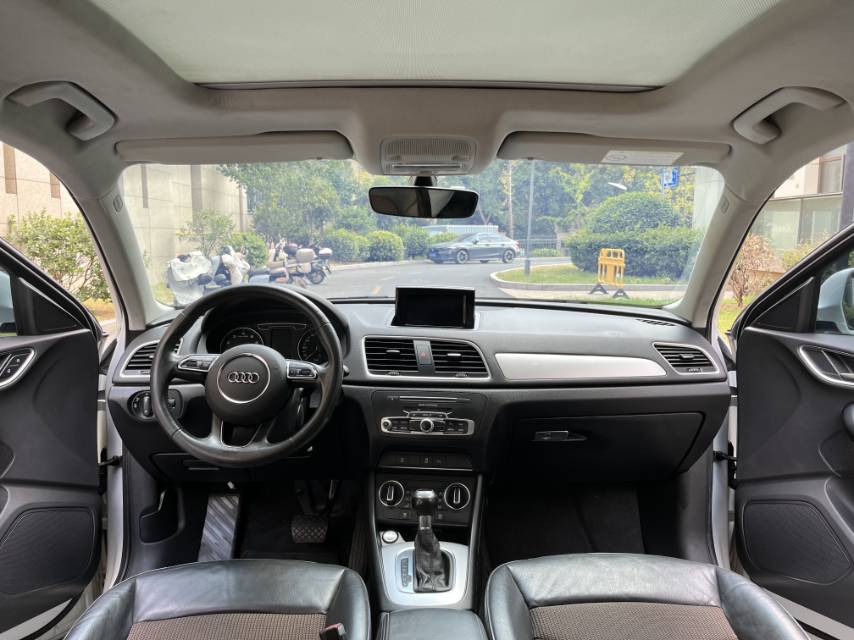 Audi Q3 2017 car image #4