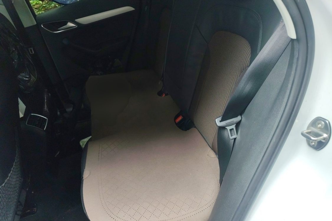 Audi Q3 2017 car image #19