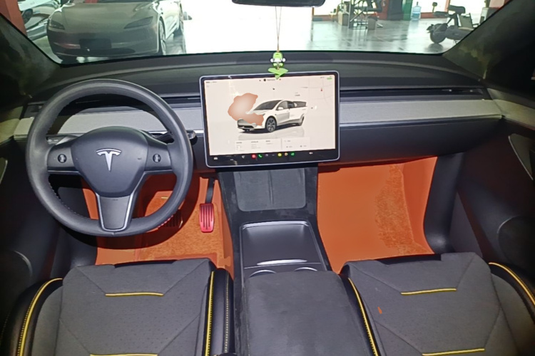 Tesla Model Y 2024 immagine di auto #10