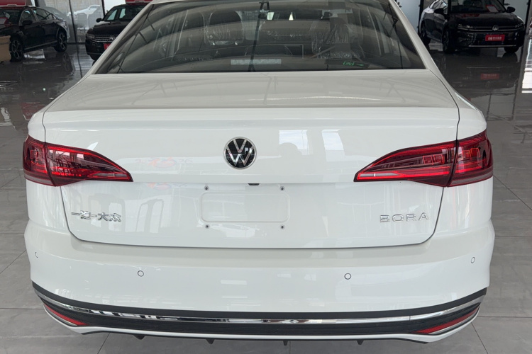 Volkswagen Bora 2026 car image #4