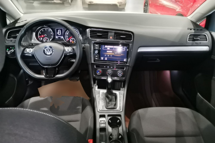 Volkswagen Golf 2019 car image #10