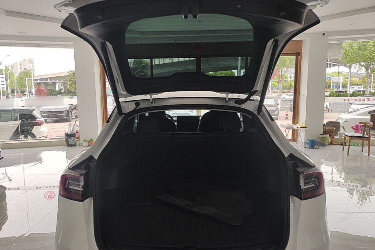 Tesla Model Y 2024 #19 Tesla Model Y 2024 car image #19