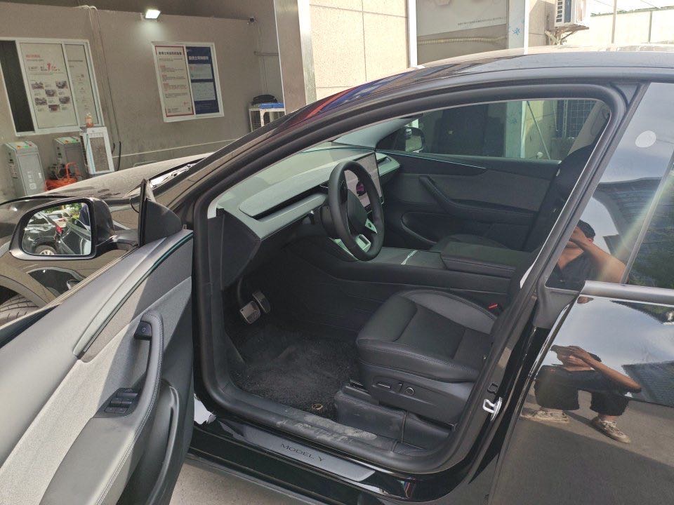 Tesla Model Y 2026 #5 Tesla Model Y 2026 car image #5