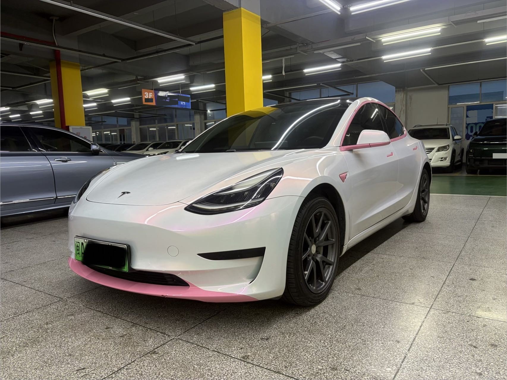 Tesla Model 3 2020 Tesla Model 3 2020 immagine di auto