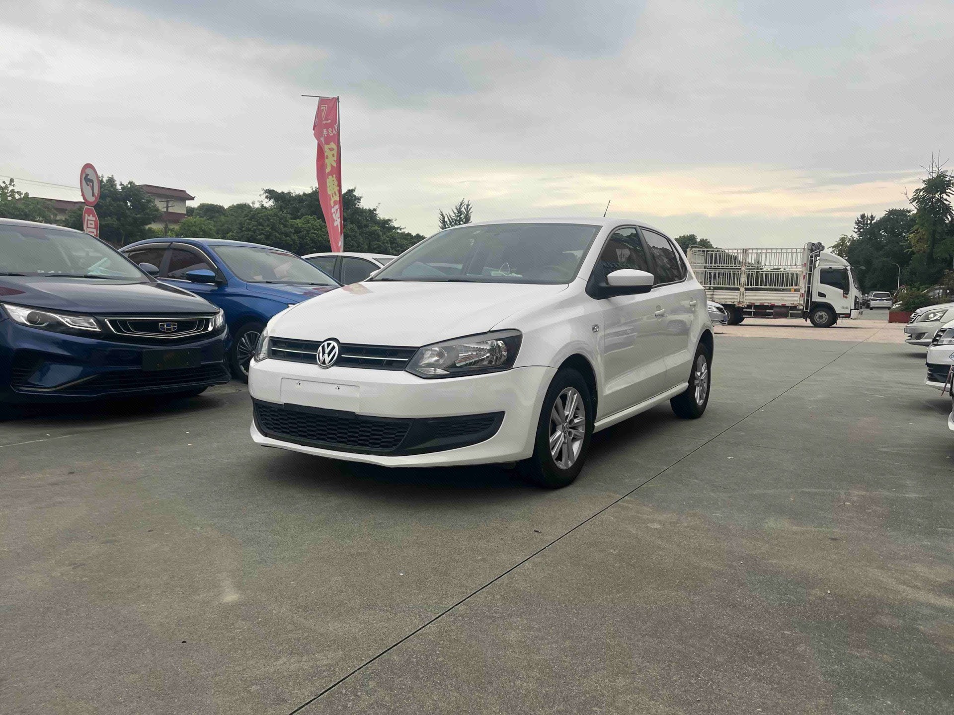 Volkswagen Polo 2012 car image 