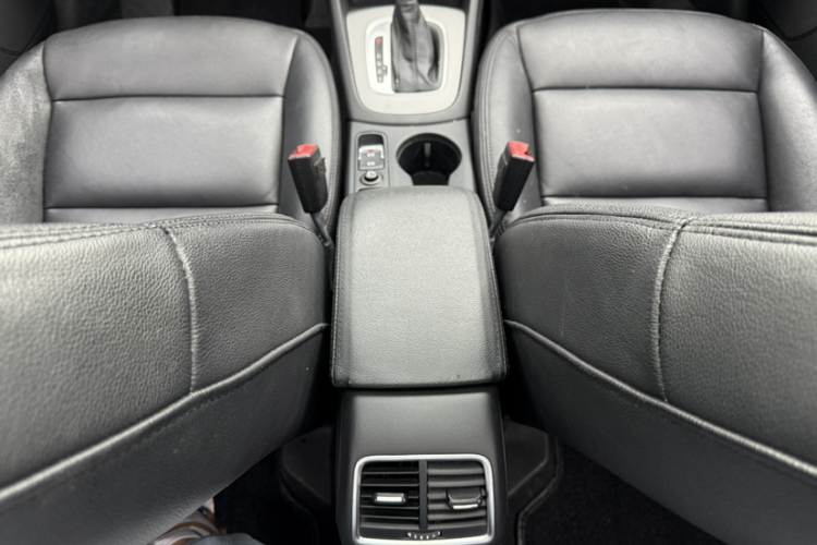 Audi Q3 2016 car image #20