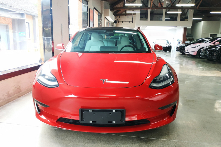 Tesla Model 3 2020 car image #3