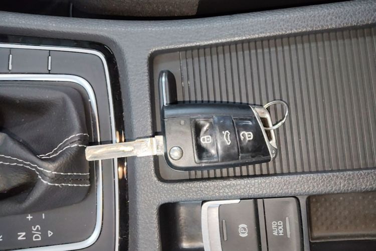 Volkswagen Golf 2017 car image #9