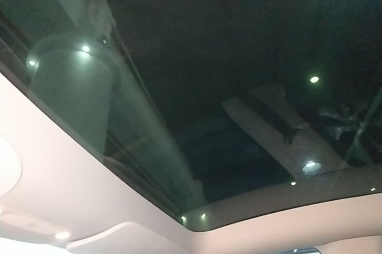 Tesla Model Y 2023 immagine di auto #18