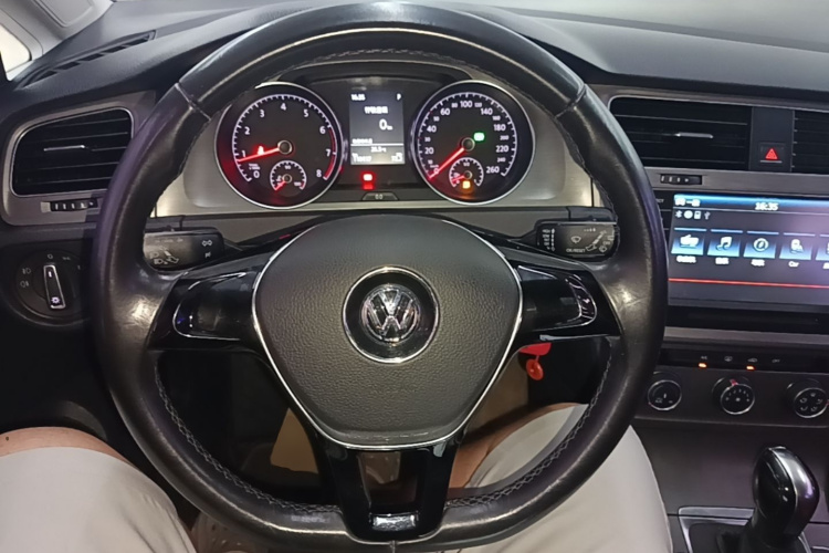 Volkswagen Golf 2016 car image #15