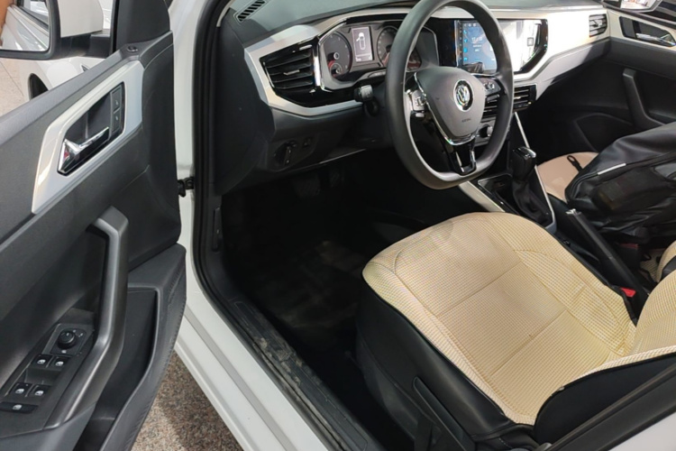 Volkswagen Polo 2021 car image #16