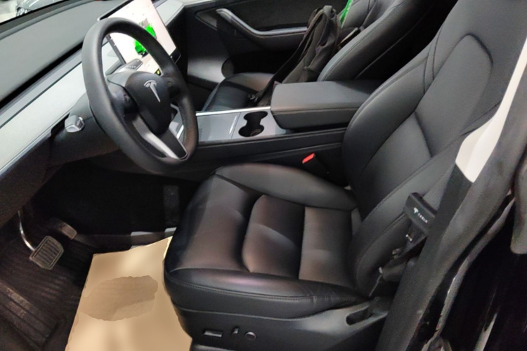 Tesla Model Y 2023 car image #15