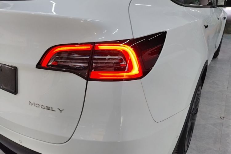 Tesla Model Y 2023 #8 Tesla Model Y 2023 car image #8