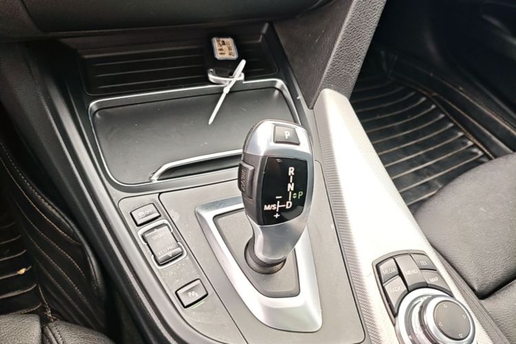 BMW 3 Series GT 2017 imagen de coche #14