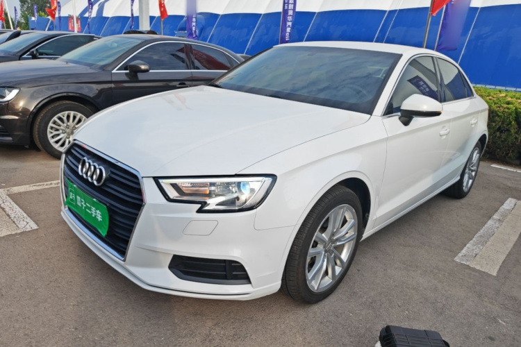 Audi A3 2018 immagine di auto #2