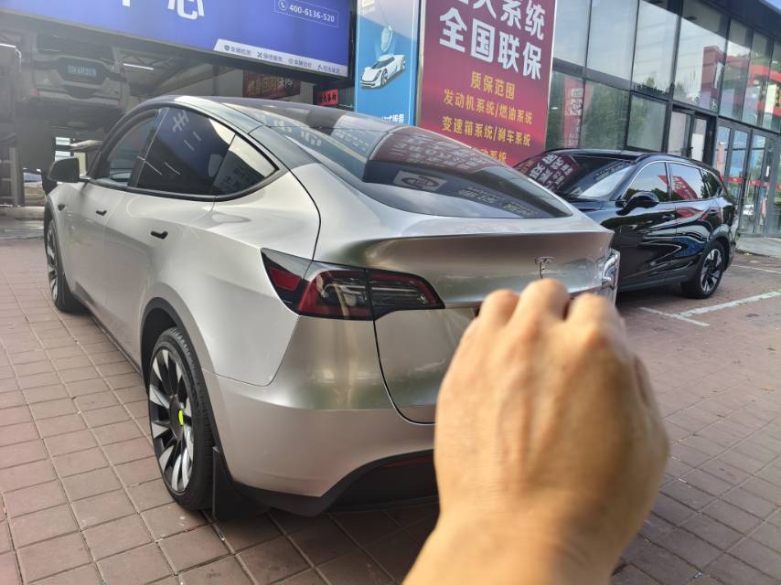 Tesla Model Y 2021 car image #3