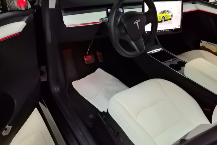Tesla Model Y 2023 #16 Tesla Model Y 2023 car image #16