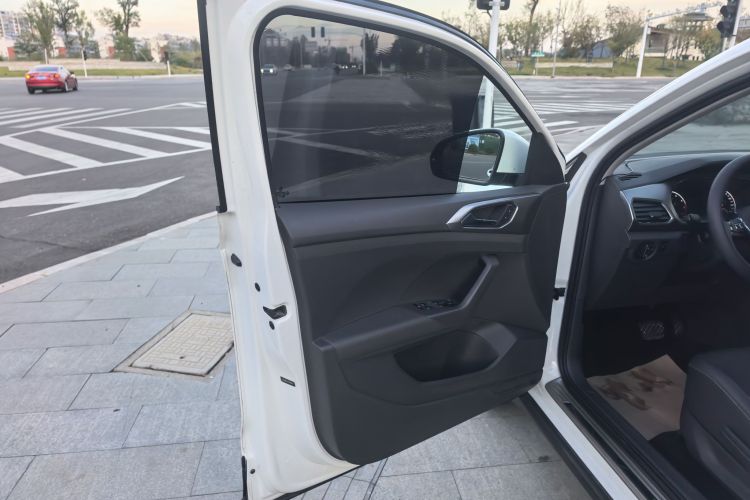 Volkswagen T-Cross 2020 car image #13