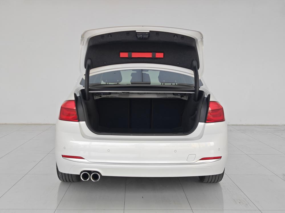 BMW 3 Series 2019 #10 BMW 3 Series 2019 car image #10