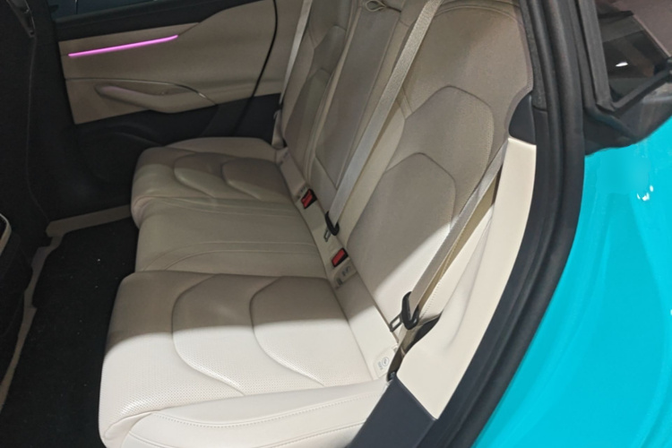 MI SU7 2025 car image #19