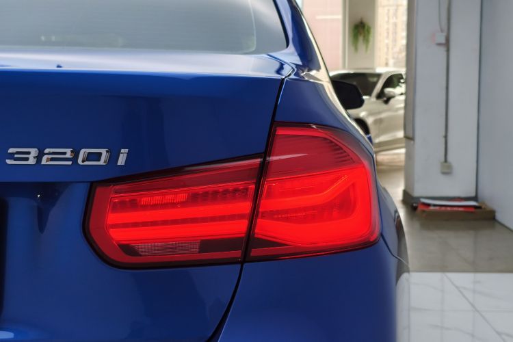 BMW 3 Series 2018 car image #8