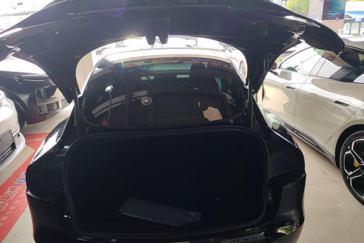 Tesla Model 3 2023 car image #19
