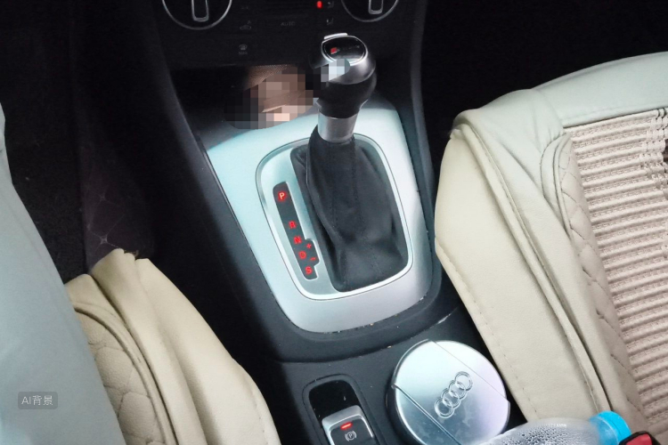 Audi Q3 2016 car image #16