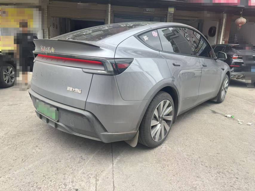 Tesla Model Y 2025 #3 Tesla Model Y 2025 car image #3